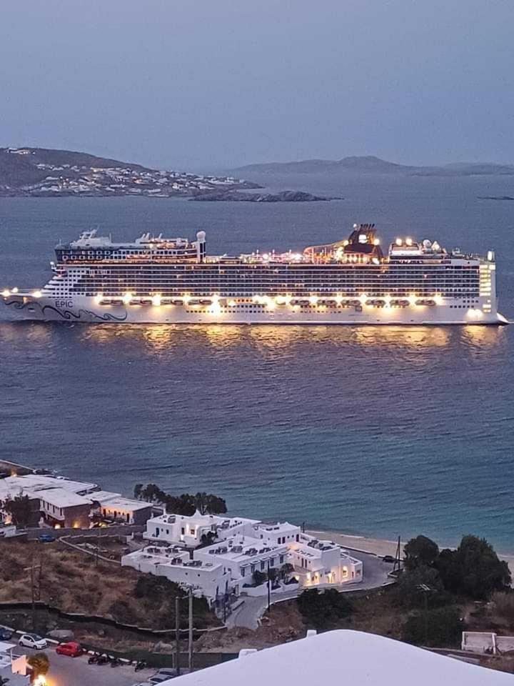 Maria Elena - * Mykonos Town